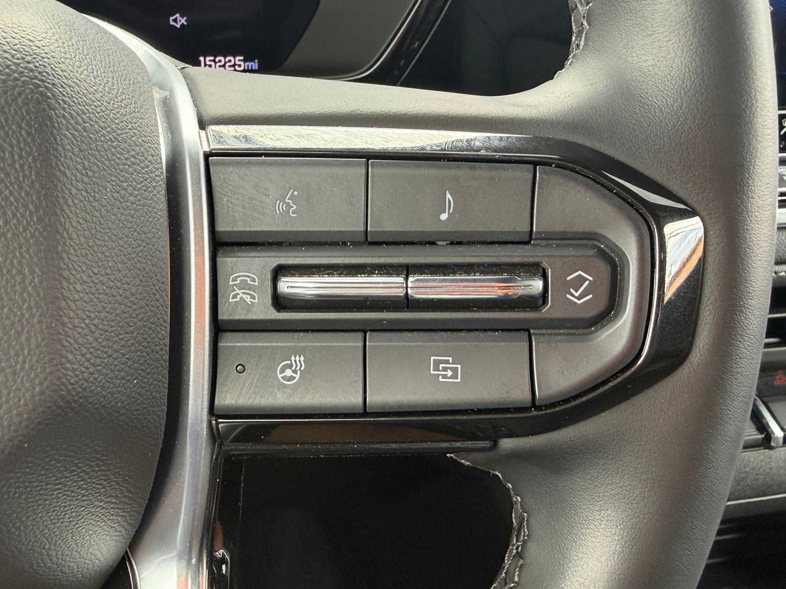 Used 2025 Chevrolet Colorado LT w/ LT Convenience Package AWD/4WD image 18