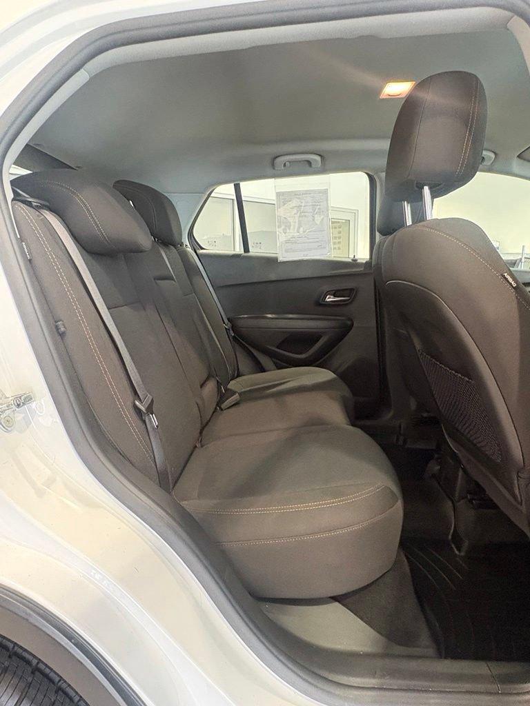 Used 2020 Chevrolet Trax LS AWD/4WD image 16