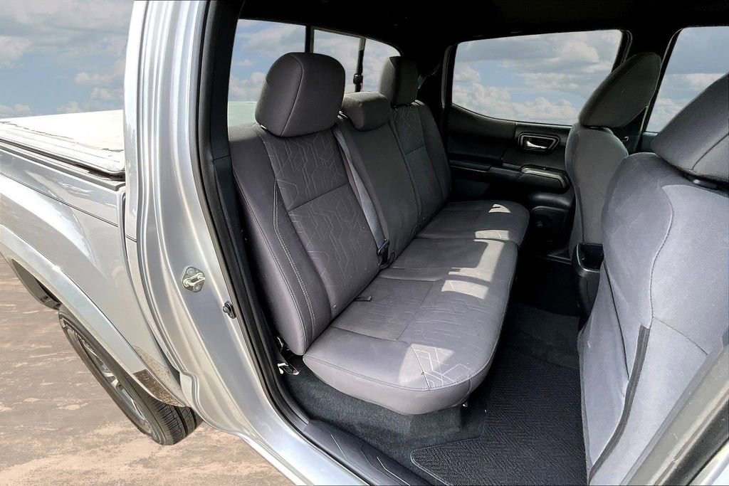 Used 2016 Toyota Tacoma TRD Sport image 26