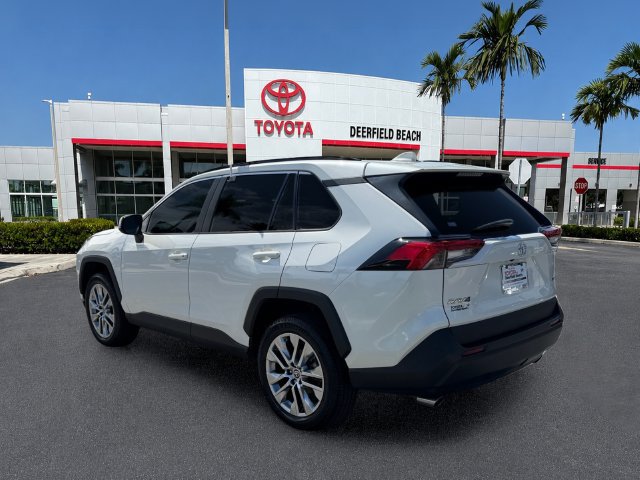 Used 2022 Toyota RAV4 XLE Premium FWD image 5