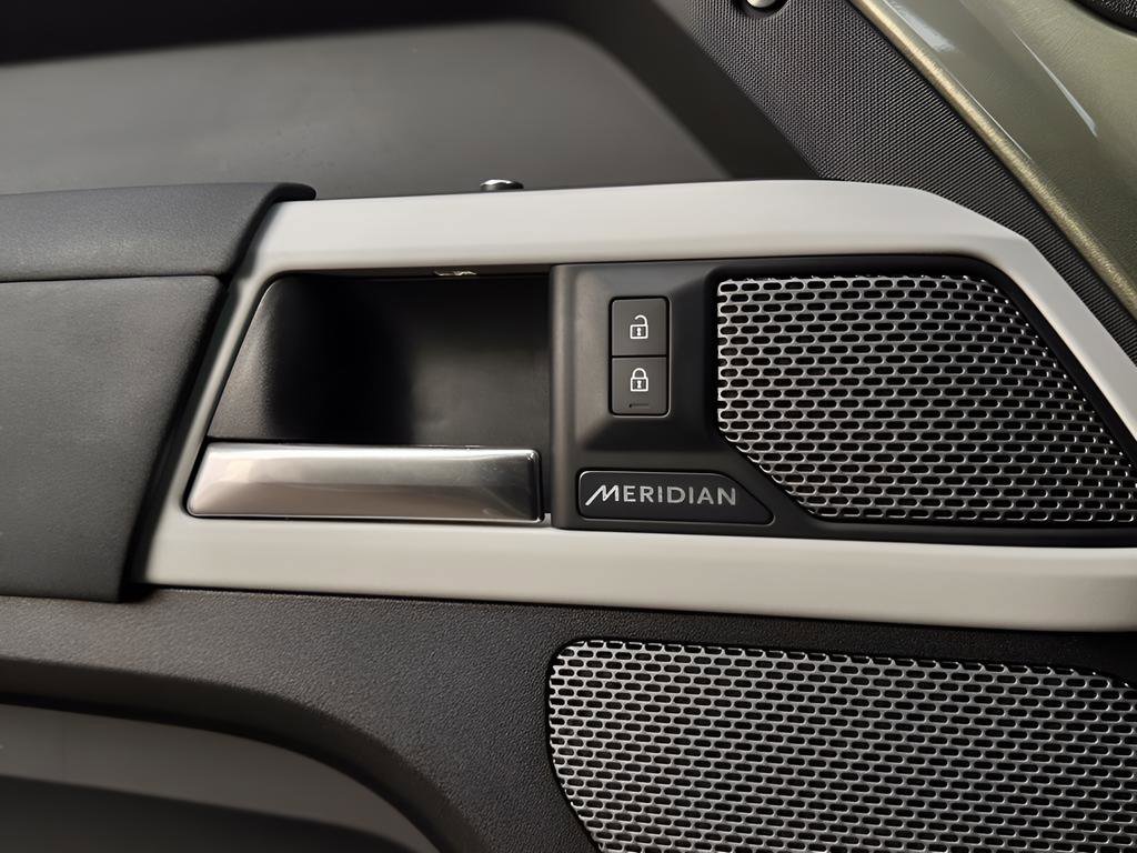 Used 2020 Land Rover Defender 110 SE image 20