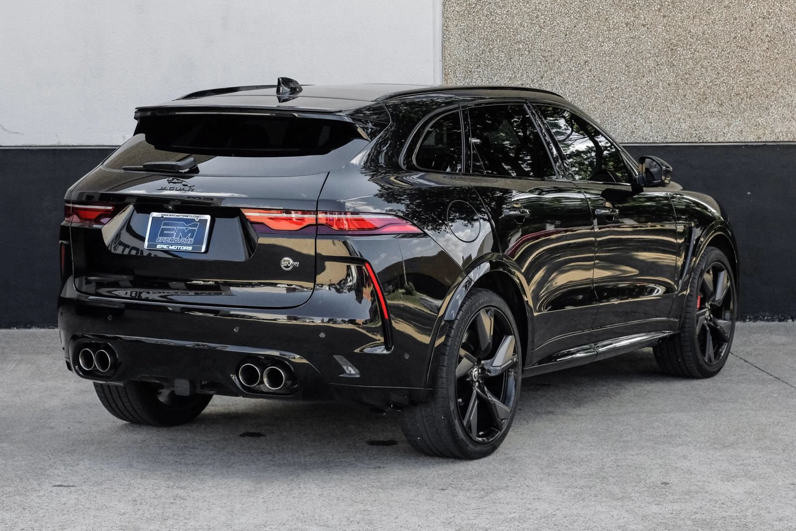 Used 2025 Jaguar F-PACE SVR AWD/4WD image 10