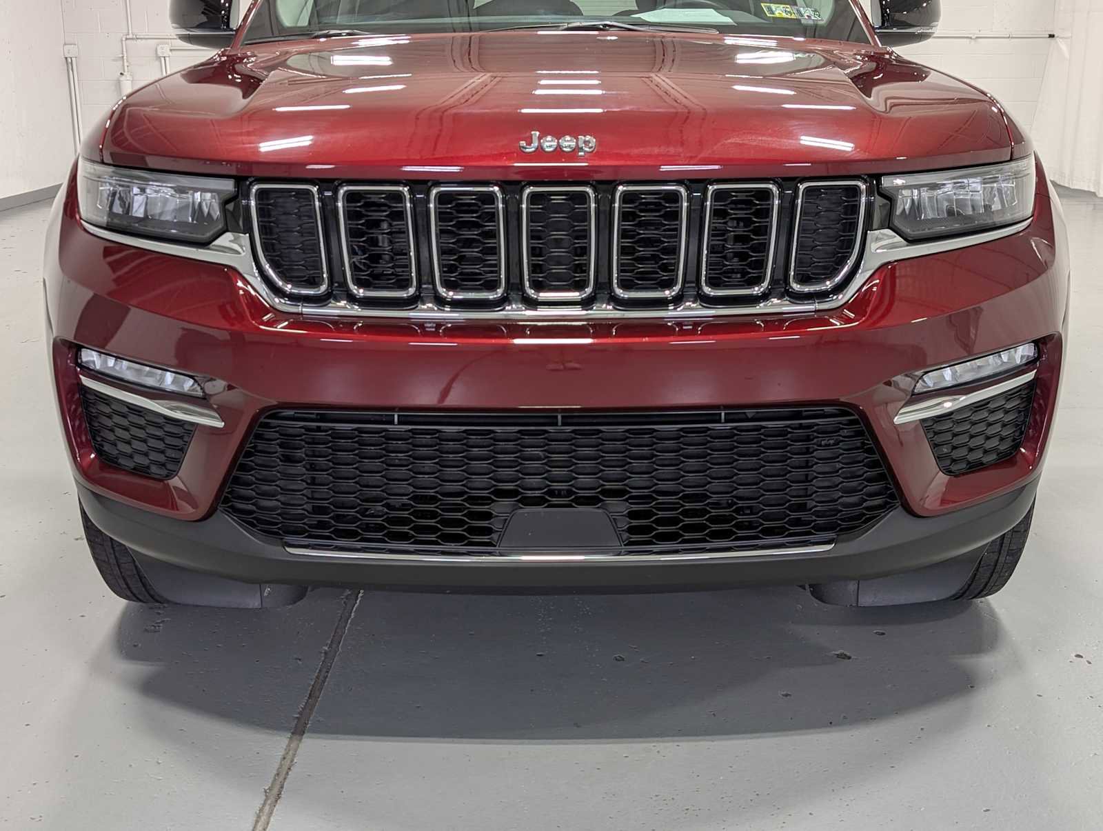 Used 2022 Jeep Grand Cherokee Limited image 2