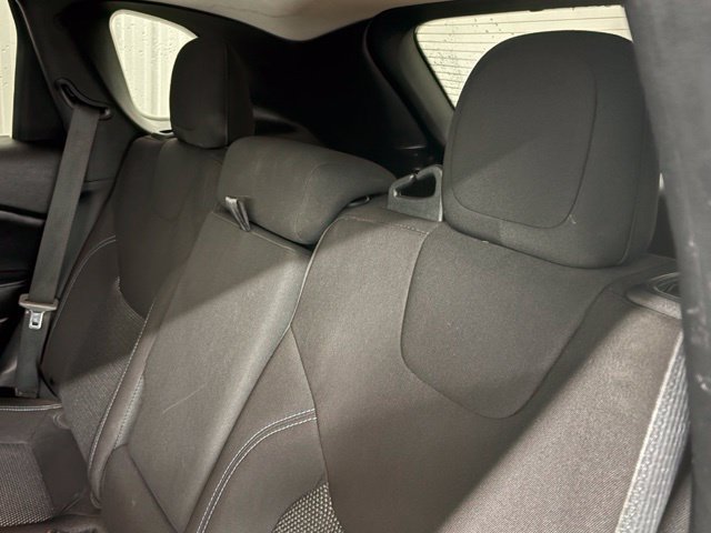 Used 2019 Jeep Cherokee Latitude w/ Cold Weather Group FWD image 12