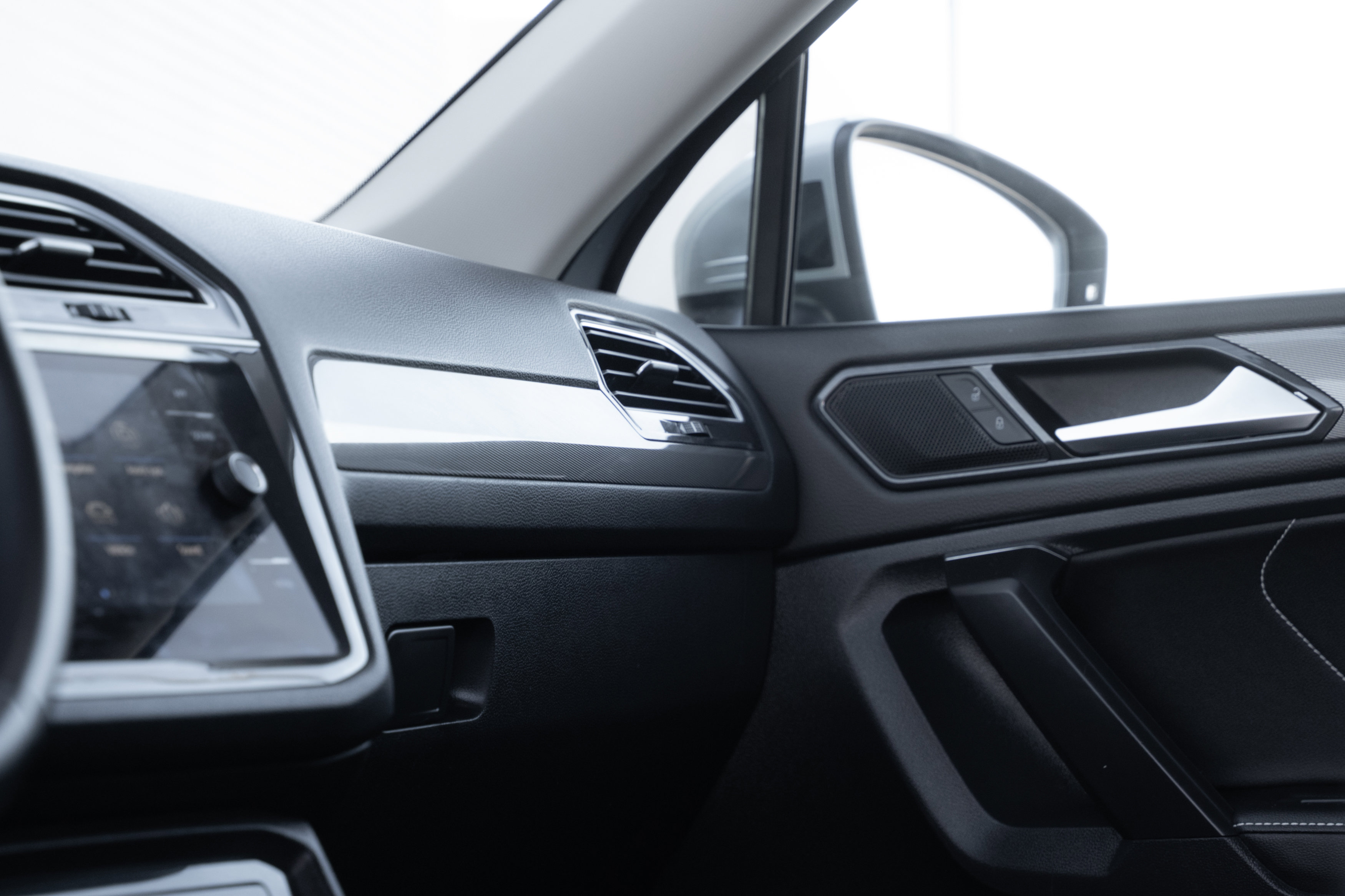 Used 2023 Volkswagen Tiguan SE image 15