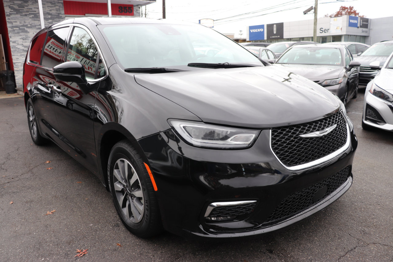 Used 2024 Chrysler Pacifica Limited image 7