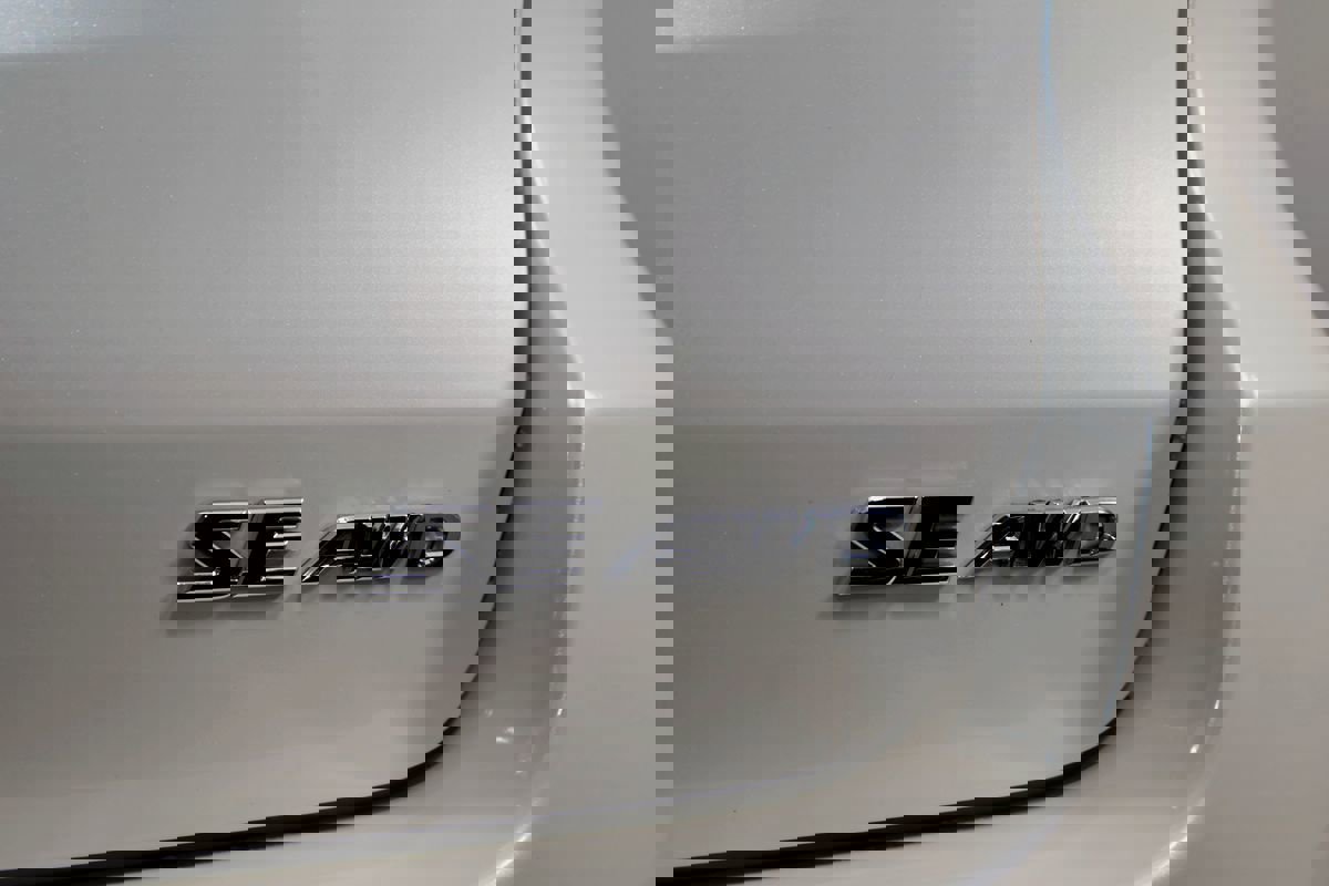 Used 2018 Toyota Highlander SE image 6