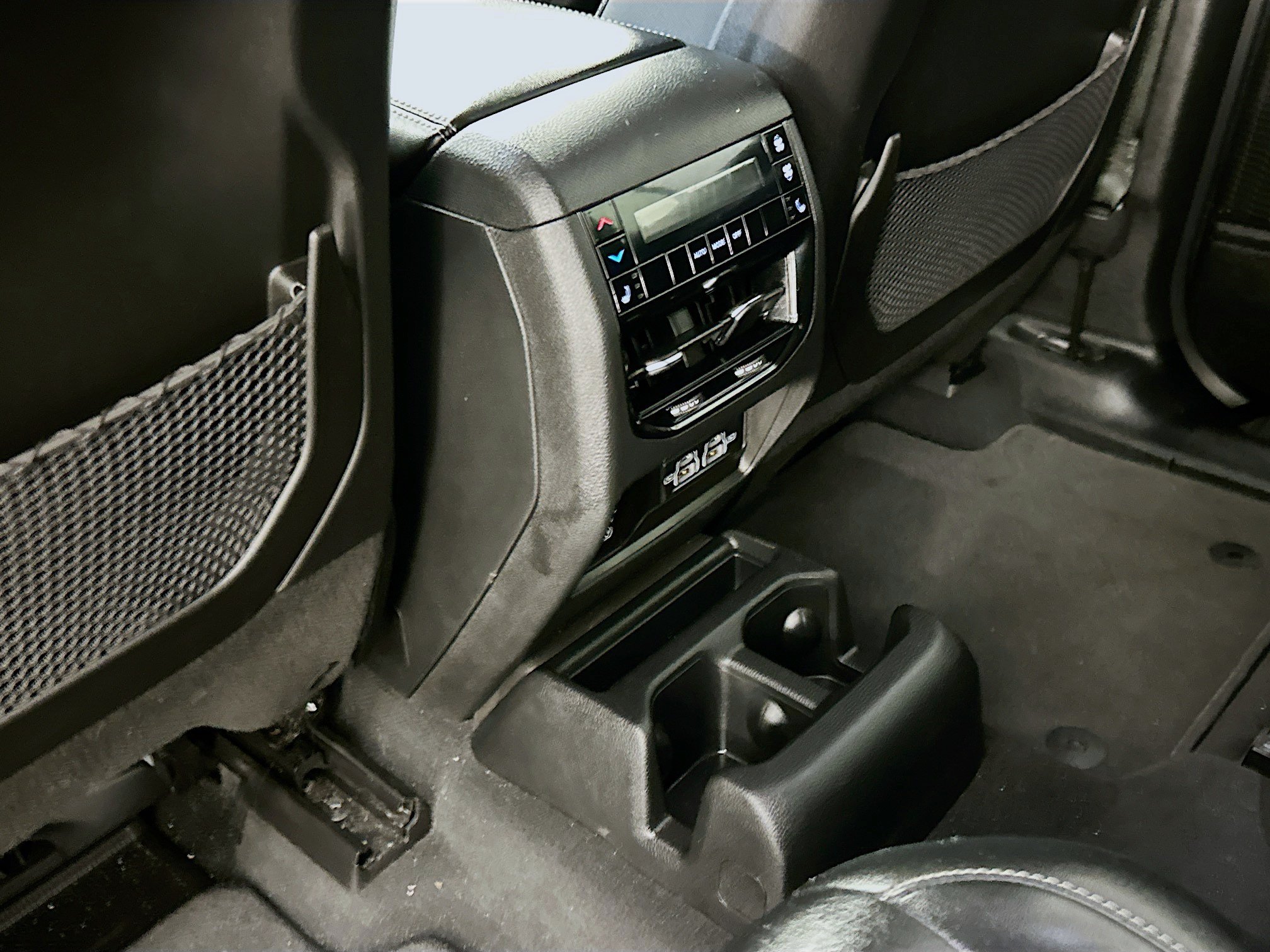 Used 2023 Jeep Grand Cherokee L Limited AWD/4WD image 29