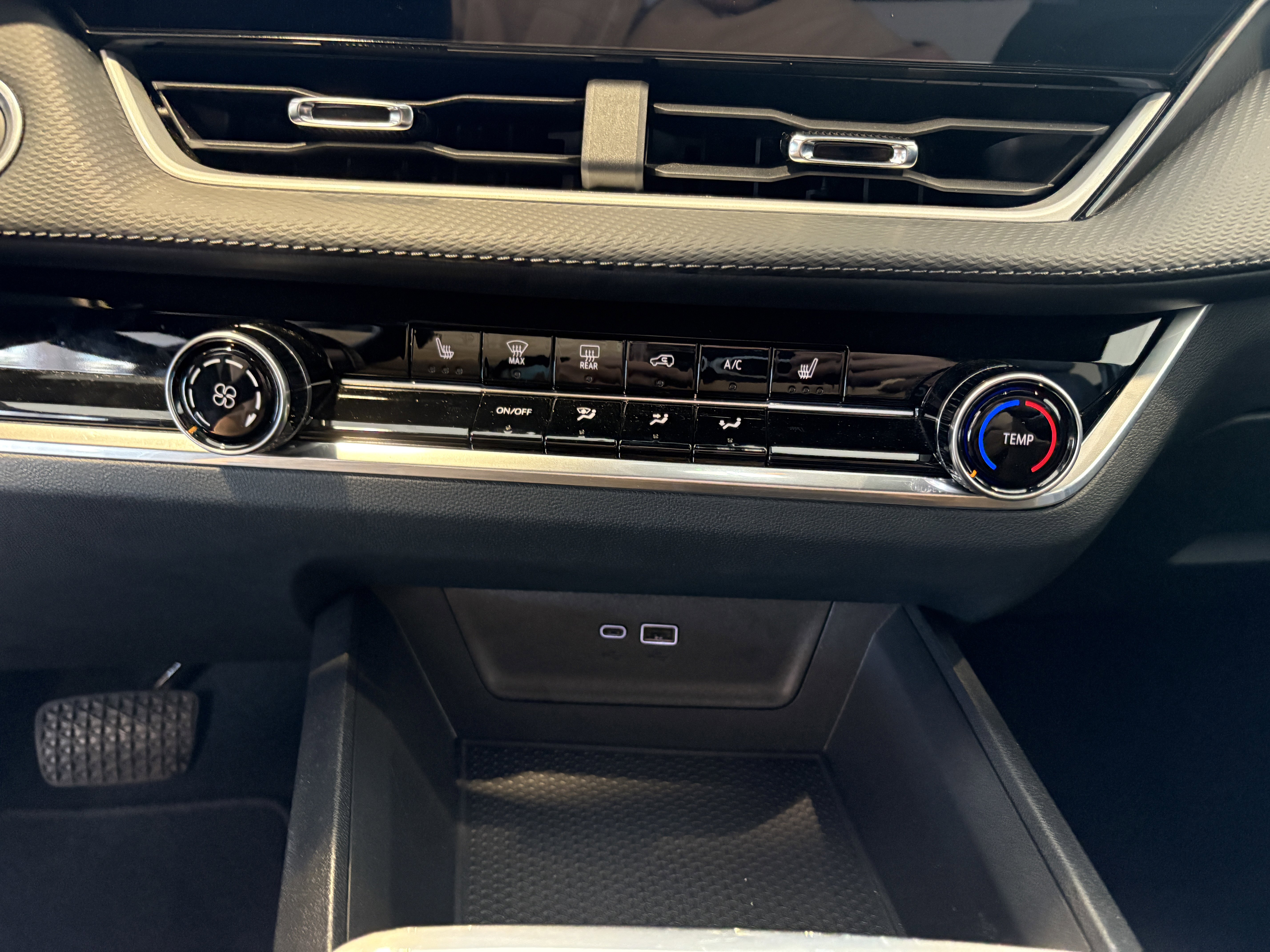 Used 2025 Chevrolet Equinox LT image 14