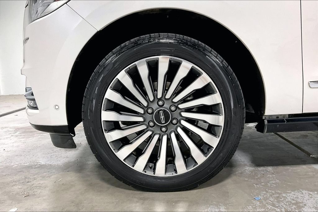 Used 2018 Lincoln Navigator Reserve w/ Technology Package AWD/4WD image 10