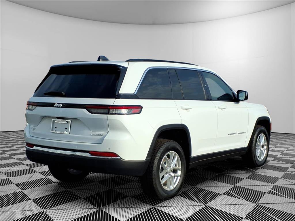 New 2025 Jeep Grand Cherokee Laredo X w/ Luxury Tech Group I RWD image 4