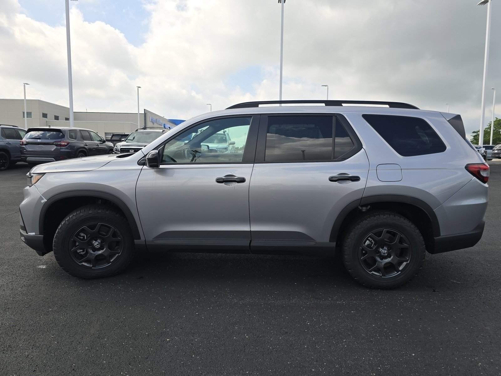 New 2025 Honda Pilot TrailSport image 23