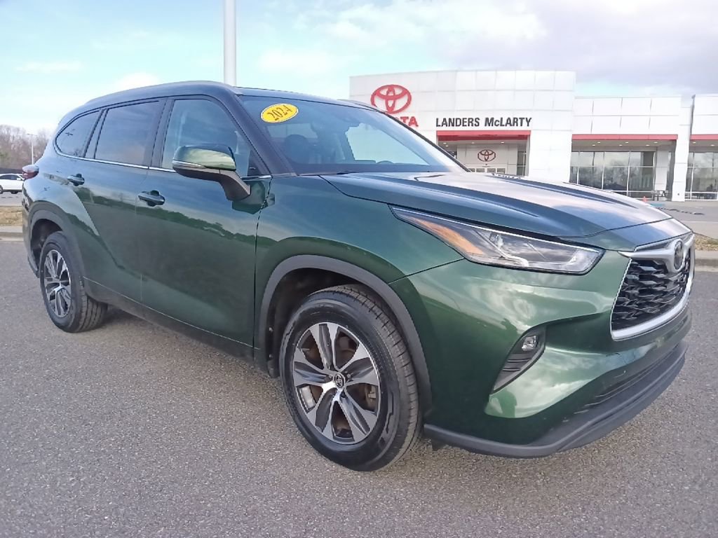 Used 2024 Toyota Highlander XLE image 1