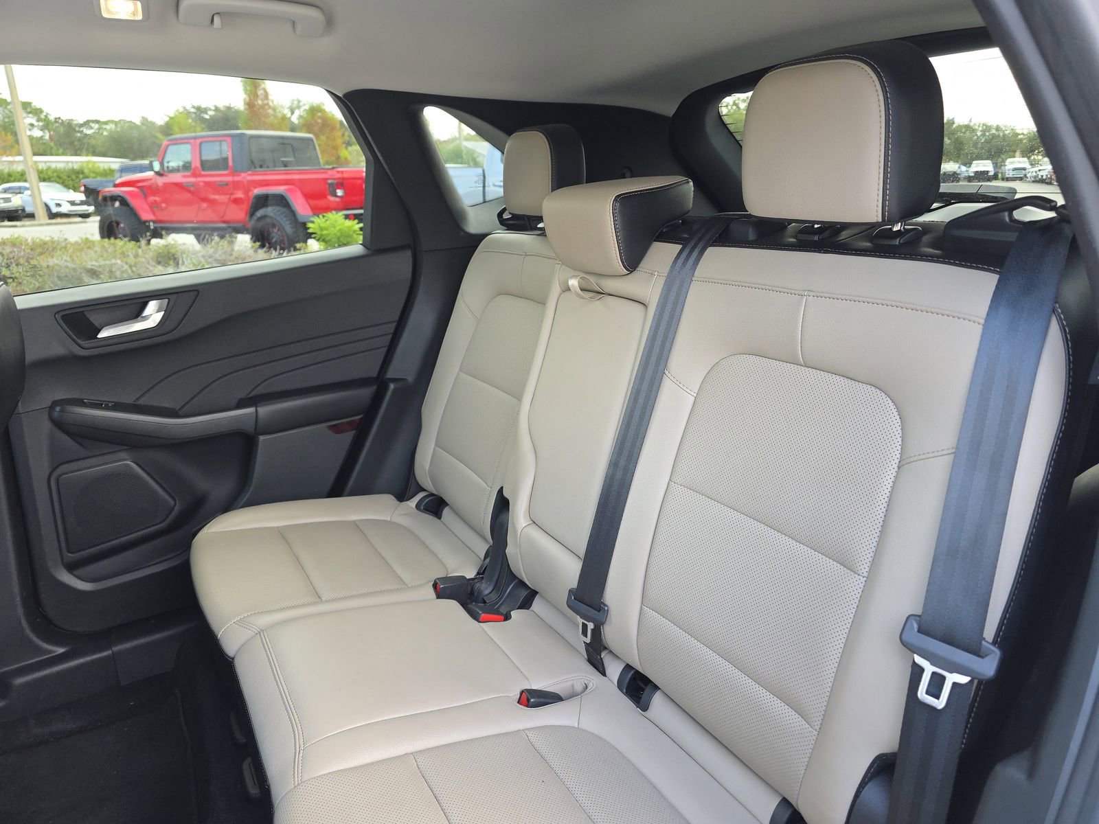 Used 2022 Ford Escape SEL image 16