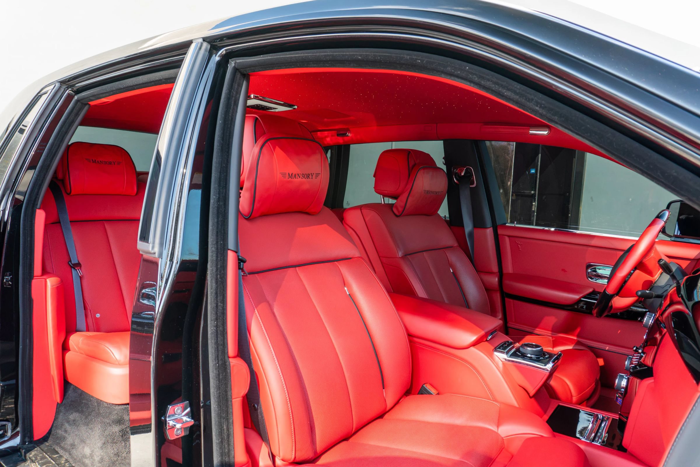Used 2024 Rolls-Royce Phantom Sedan w/ The Phantom Package RWD image 59