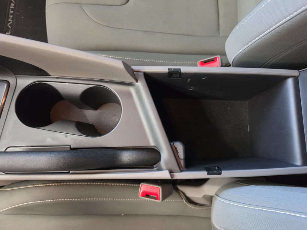 Used 2022 Hyundai Elantra SEL FWD image 31