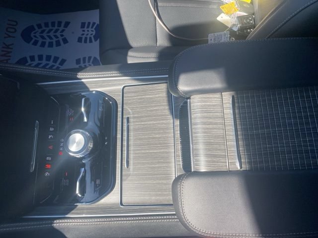 New 2024 Jeep Wagoneer Series III w/ Flexible Seating Group AWD/4WD image 23