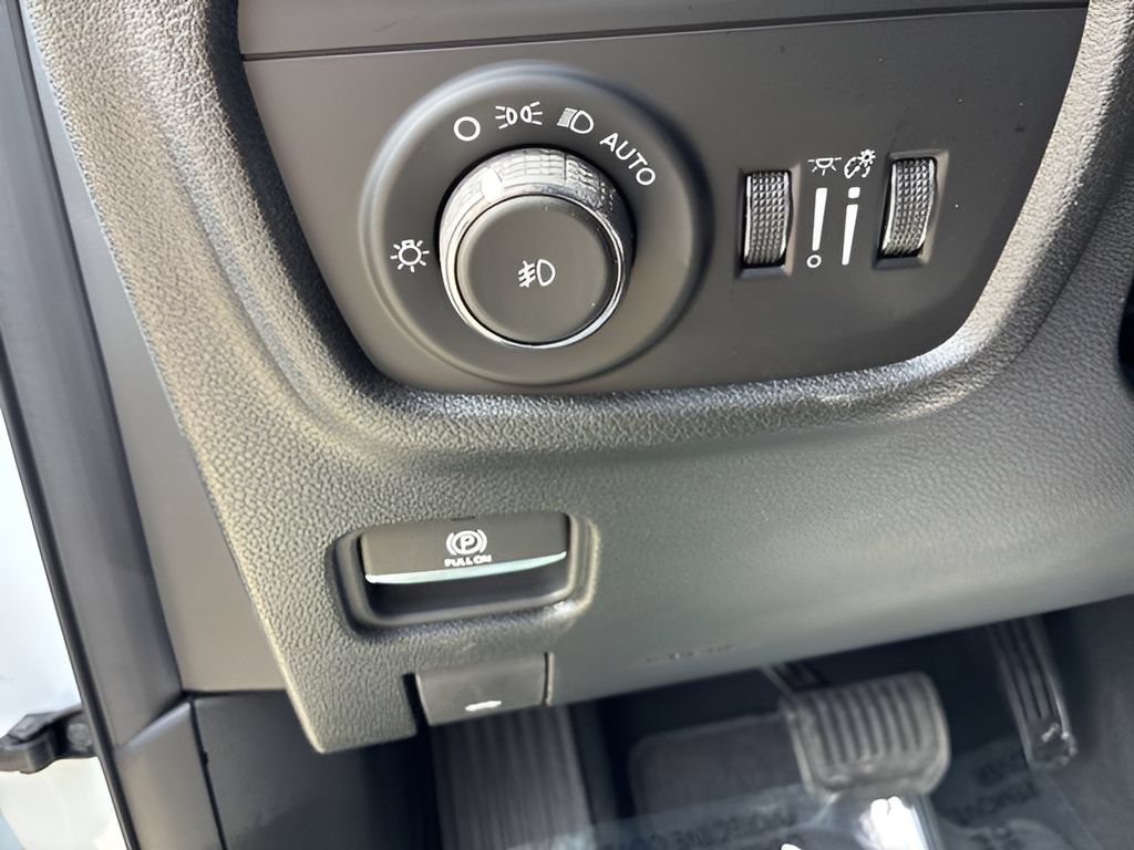 New 2026 Jeep Grand Cherokee L Limited w/ Limited Altitude Package AWD/4WD image 16