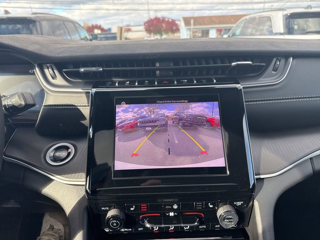 New 2025 Jeep Grand Cherokee Altitude image 23