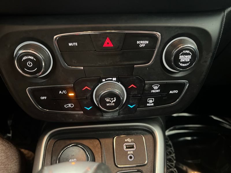 Used 2020 Jeep Compass Latitude w/ Cold Weather Group AWD/4WD image 27