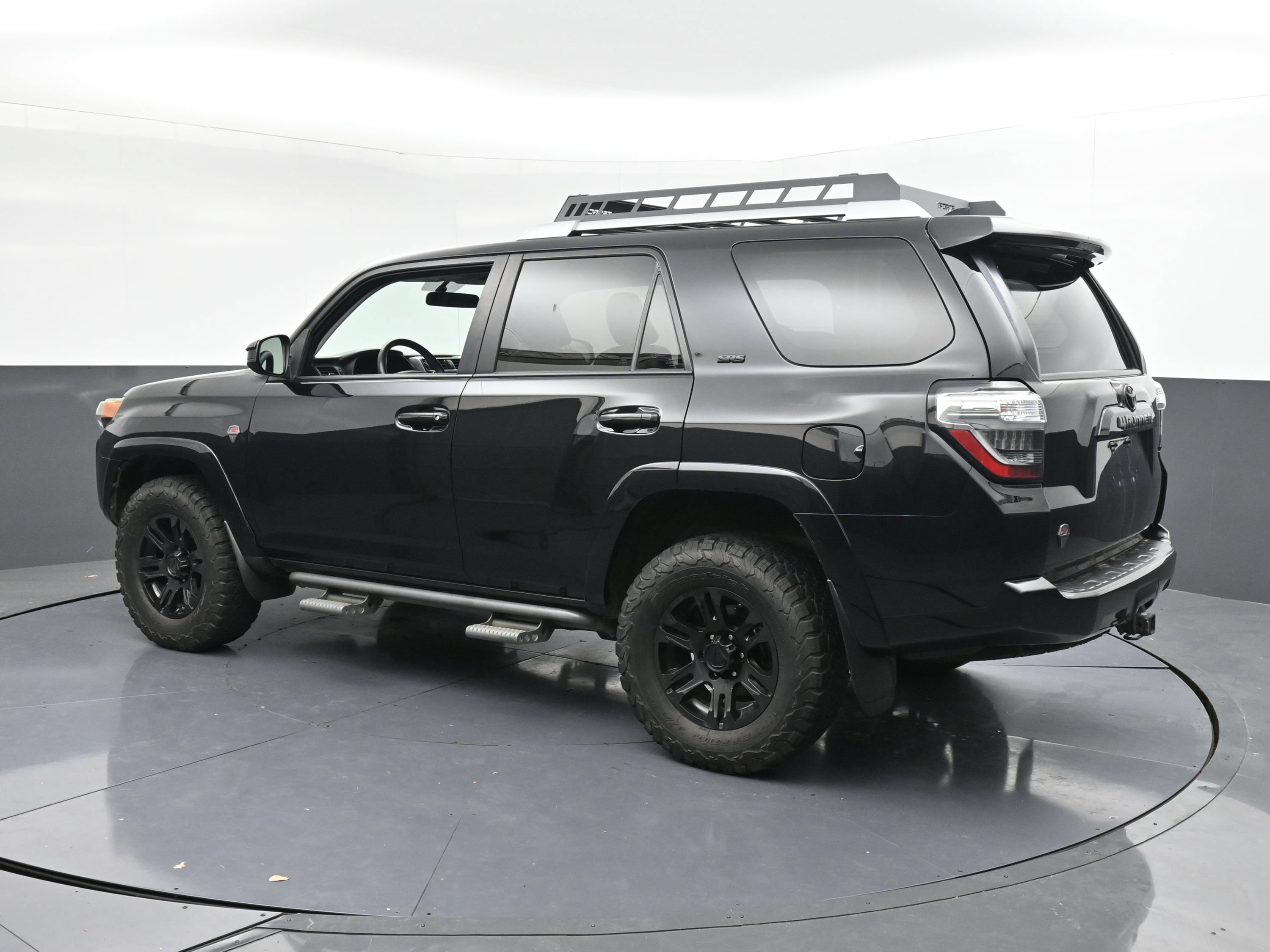 Used 2017 Toyota 4Runner SR5 AWD/4WD image 6