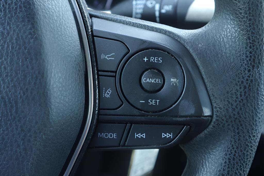 Used 2020 Toyota Camry LE FWD image 21