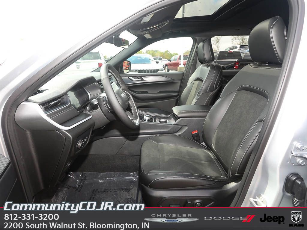 New 2025 Jeep Grand Cherokee L Altitude image 10