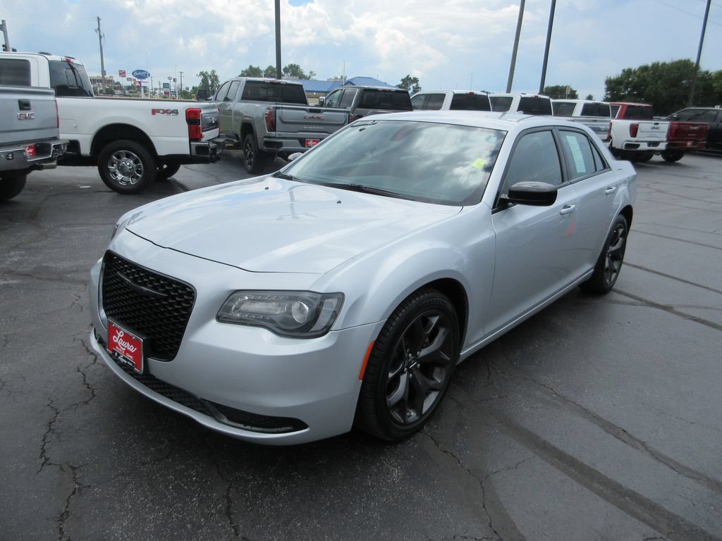 Used 2023 Chrysler 300 Touring w/ Sport Appearance Package RWD image 10