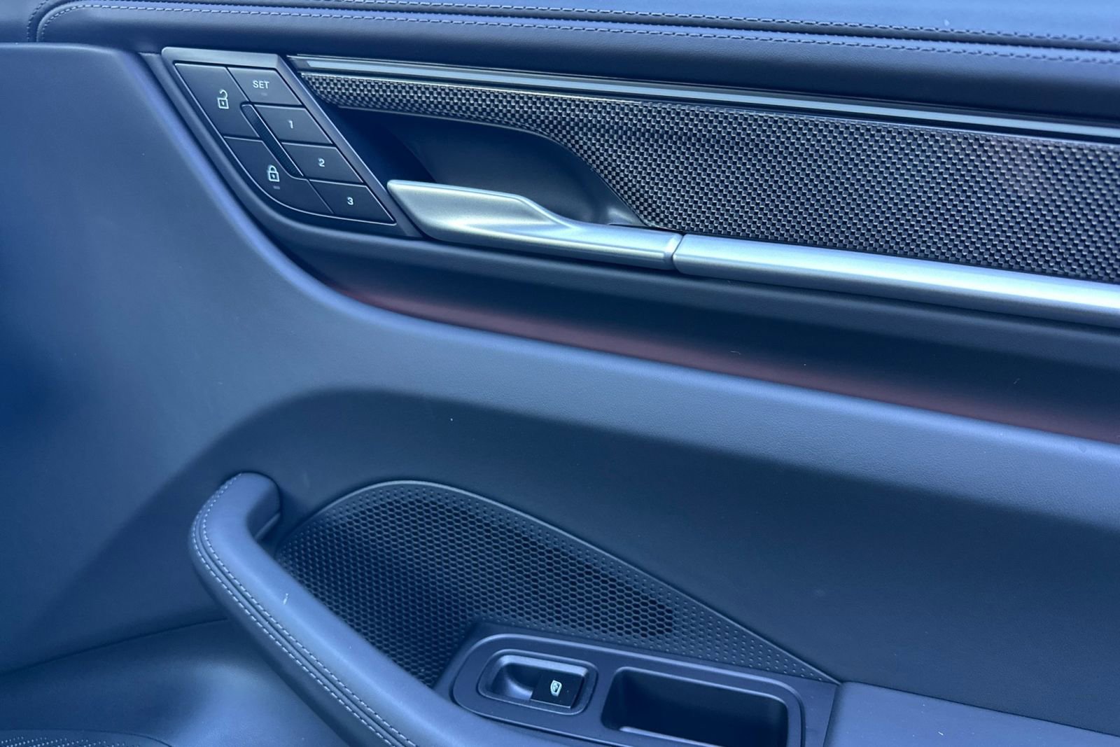 Certified 2025 Porsche Macan 4 Electric image 20