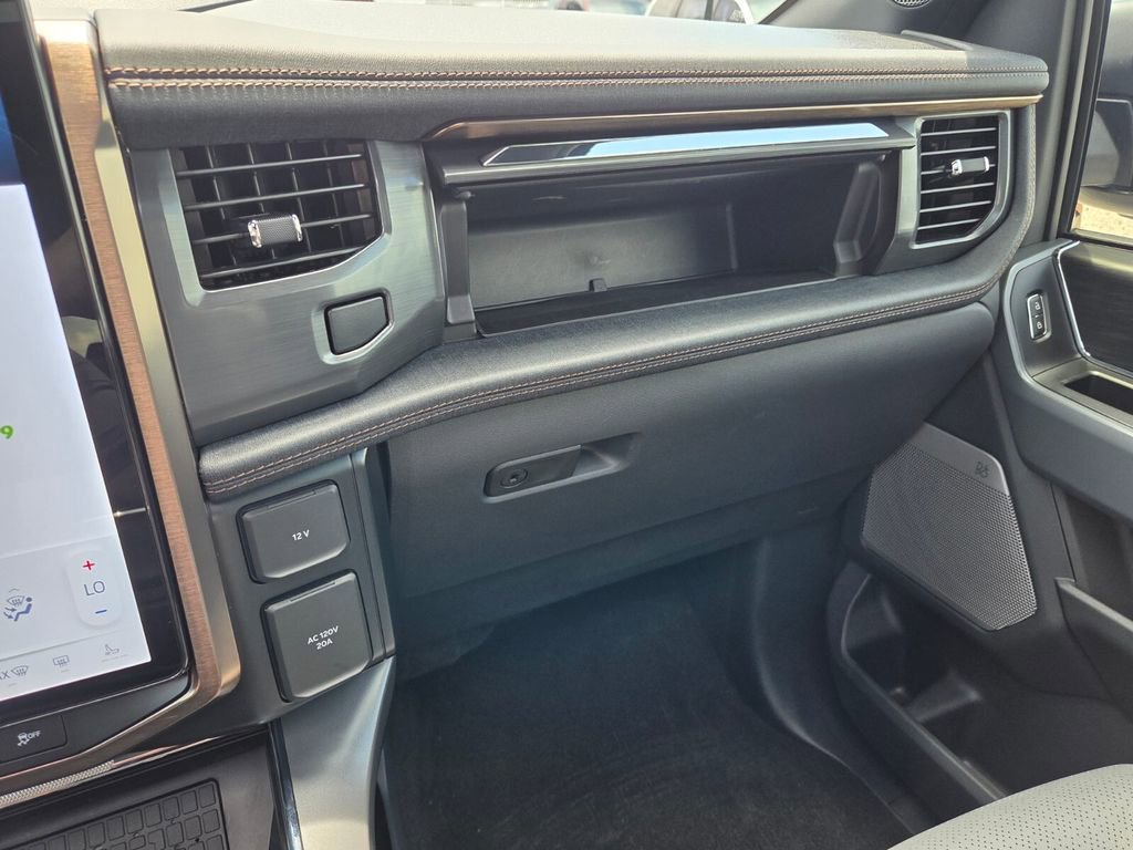 Used 2024 Ford F150 Lightning Lariat AWD/4WD image 30