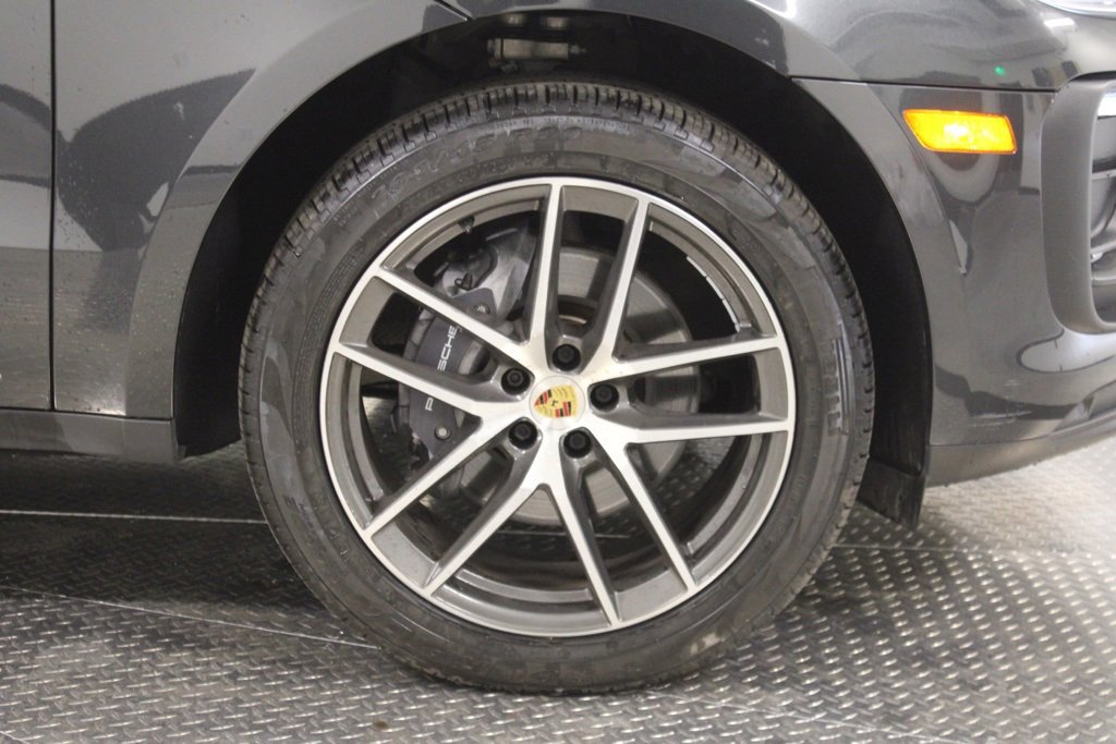 Certified 2022 Porsche Macan image 14