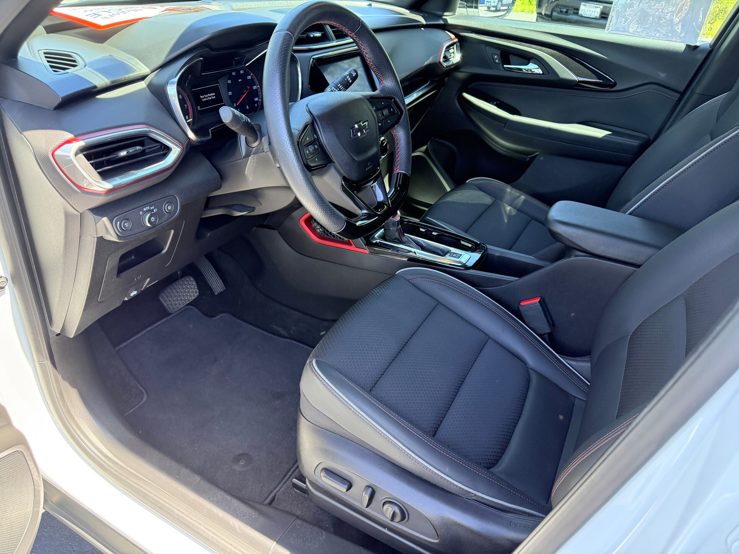 Used 2021 Chevrolet TrailBlazer RS w/ Sun and Liftgate Package AWD/4WD image 13