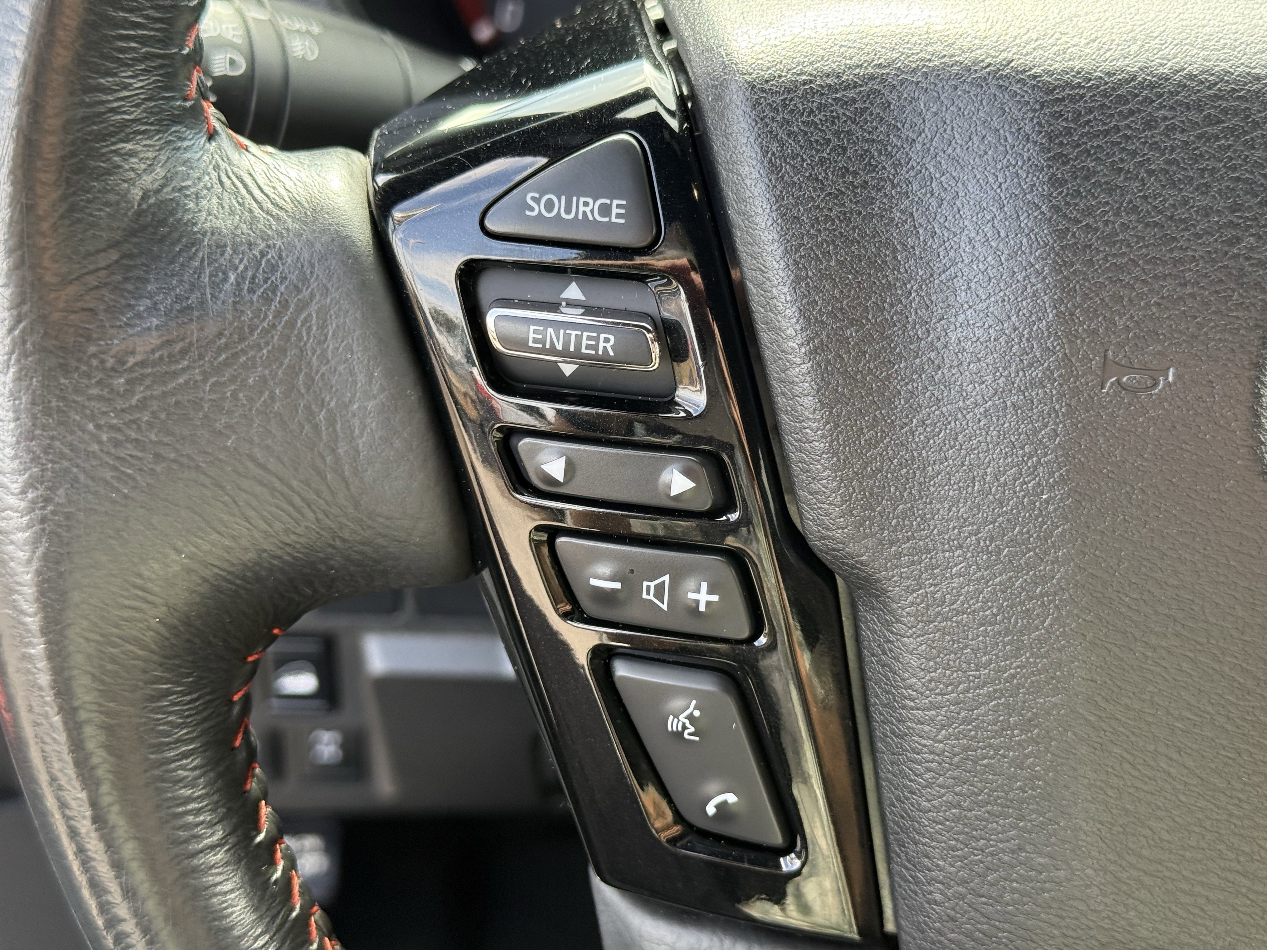 Used 2024 Nissan Frontier PRO-4X image 16