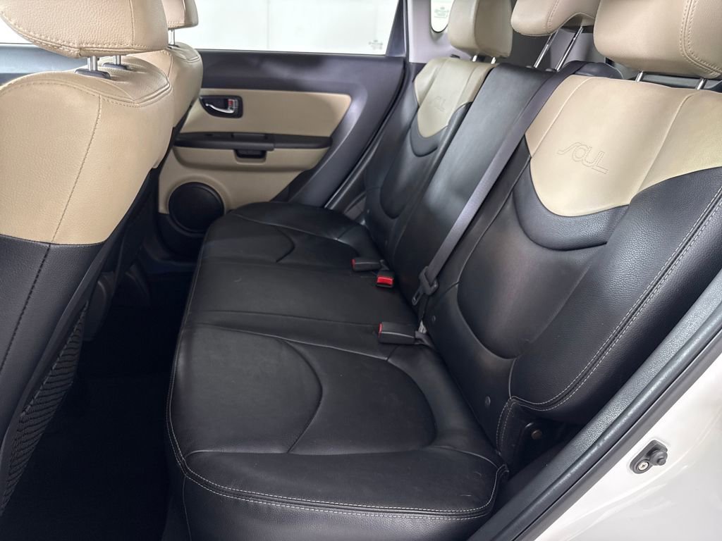 Used 2013 Kia Soul ! w/ Premium Pkg image 14