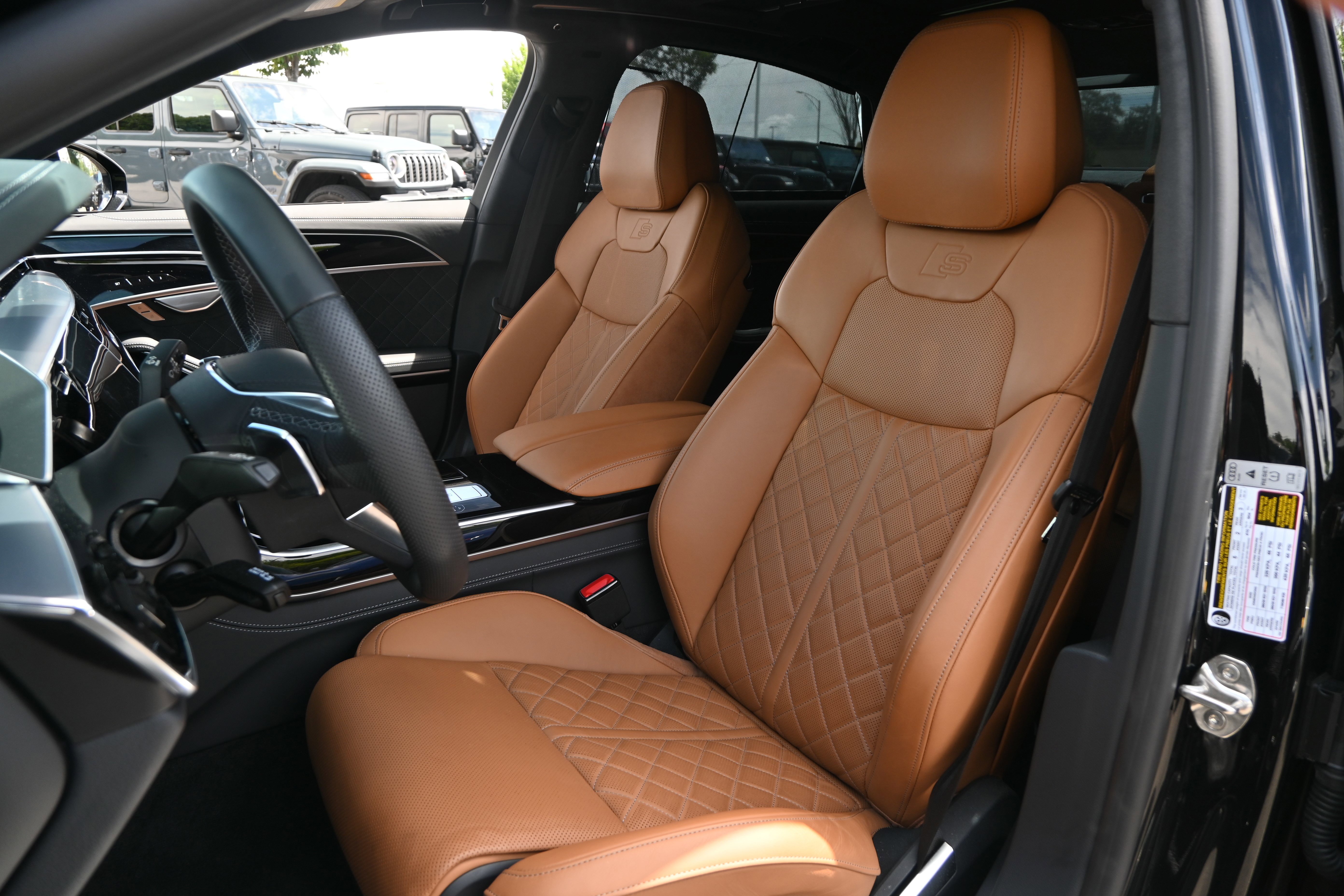 Used 2024 Audi S8 AWD/4WD image 12