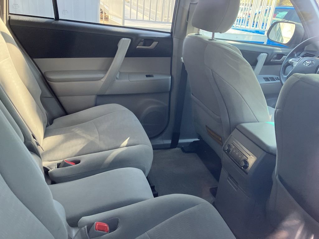 Used 2011 Toyota Highlander 4WD w/ Tech Pkg image 8