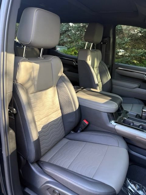 Used 2023 Chevrolet Silverado 1500 ZR2 w/ Technology Package AWD/4WD image 19