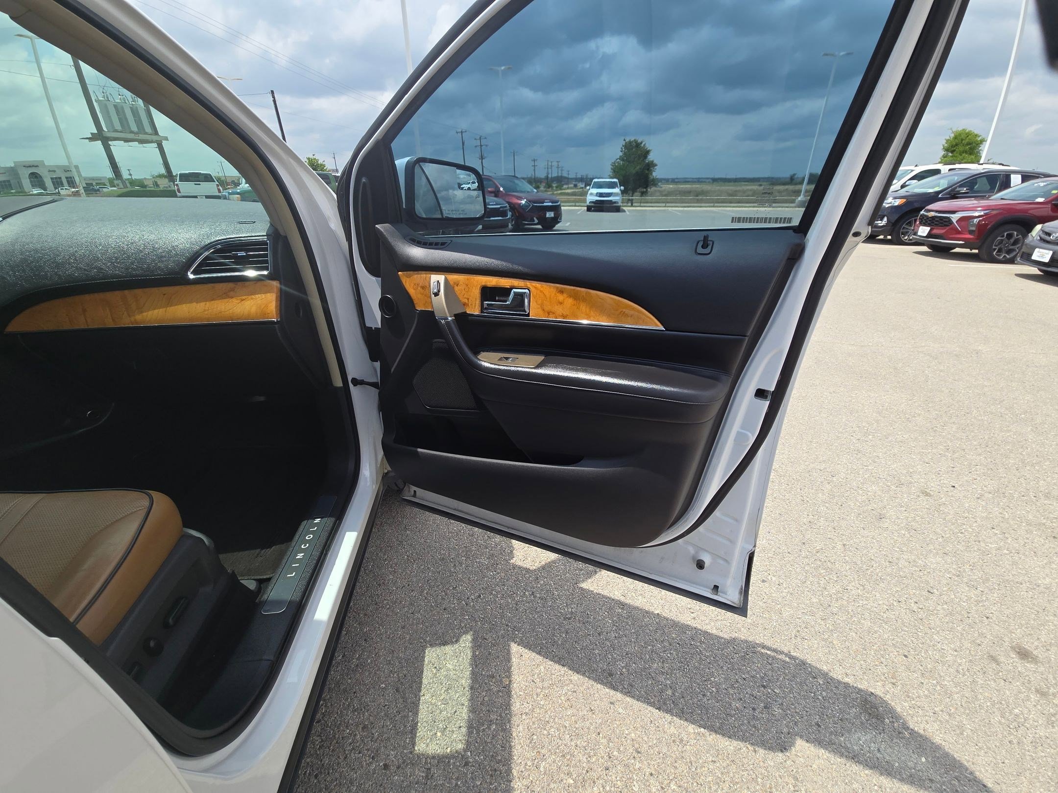 Used 2011 Lincoln MKX 2WD w/ 101A Rapid Spec Order Code image 25