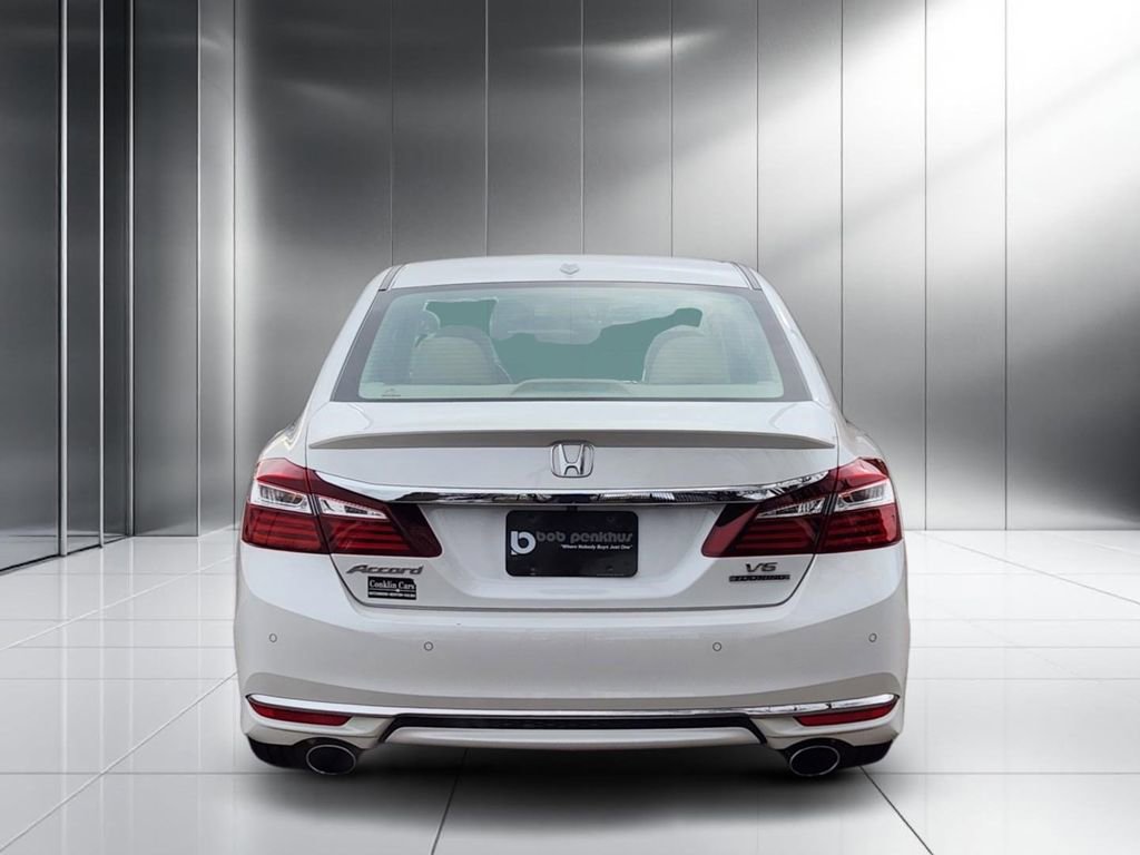 Used 2016 Honda Accord Touring image 25