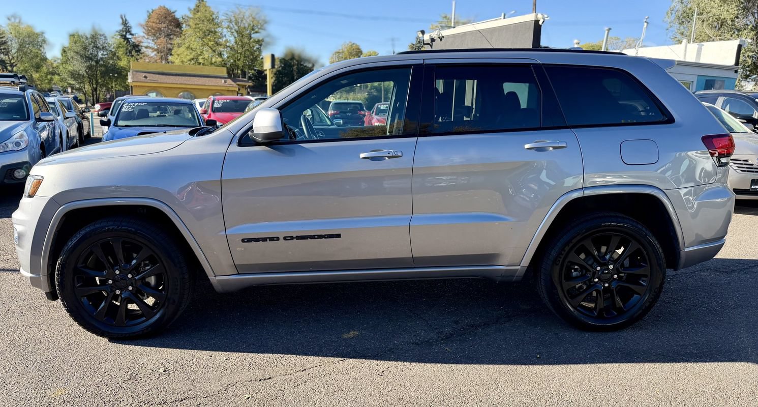 Used 2017 Jeep Grand Cherokee Altitude AWD/4WD image 6