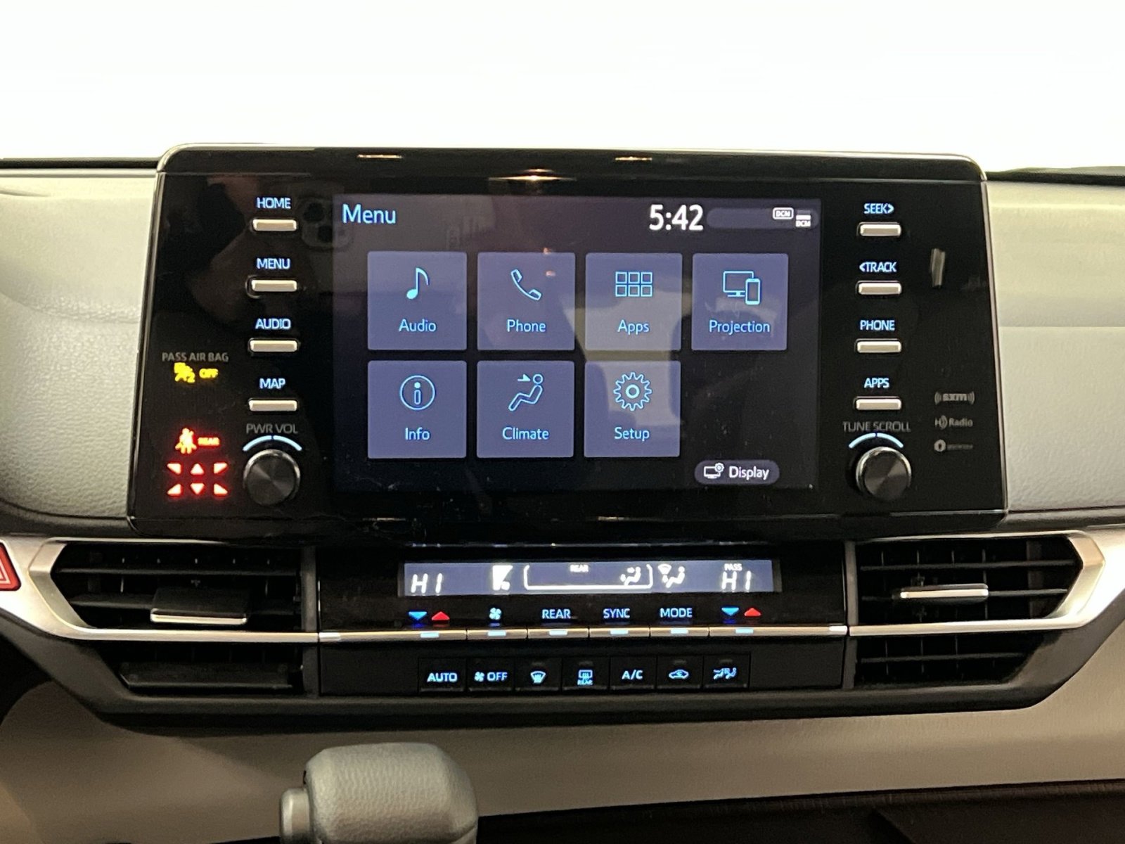 Used 2024 Toyota Sienna LE image 16