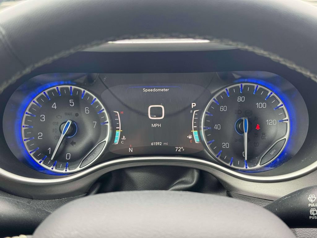 Used 2023 Chrysler Pacifica Touring-L FWD image 27