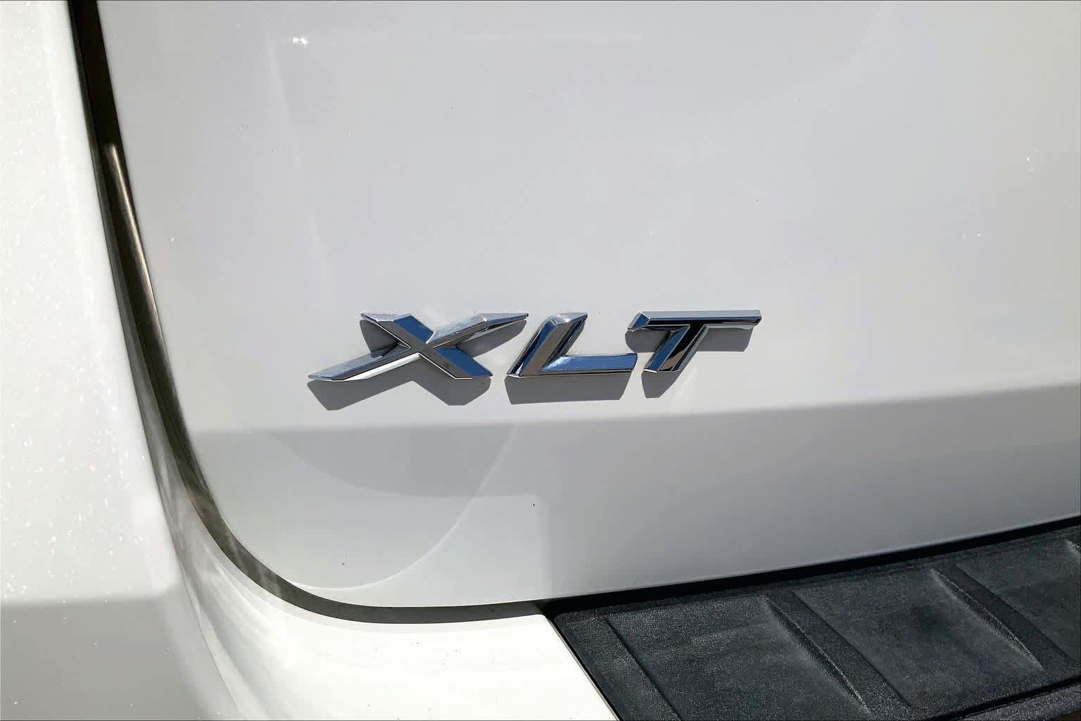 Used 2022 Ford Explorer XLT w/ Equipment Group 202A RWD image 10
