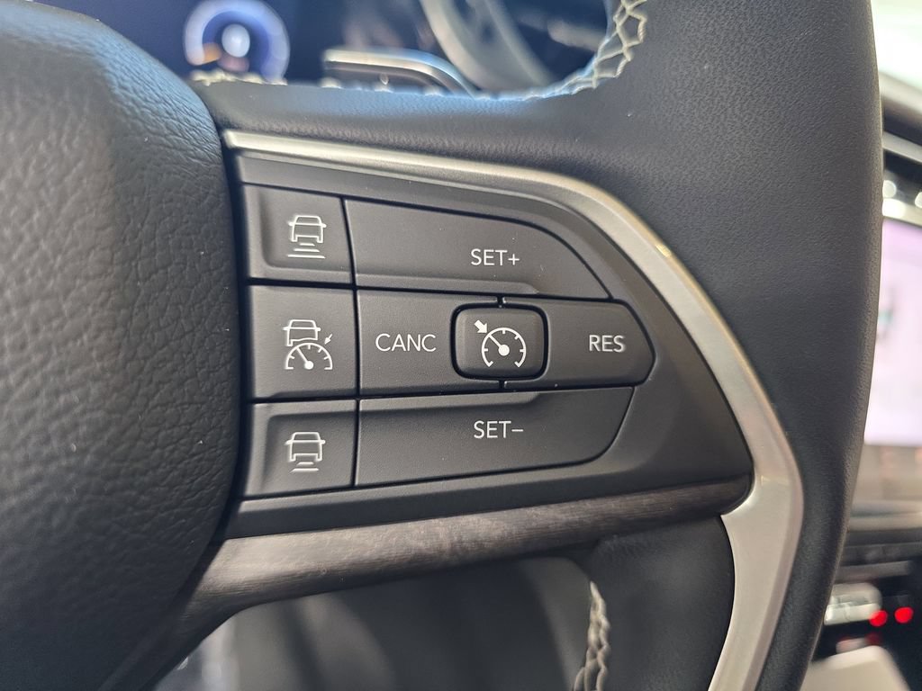 Used 2023 Jeep Grand Cherokee L Limited w/ Luxury Tech Group II AWD/4WD image 18