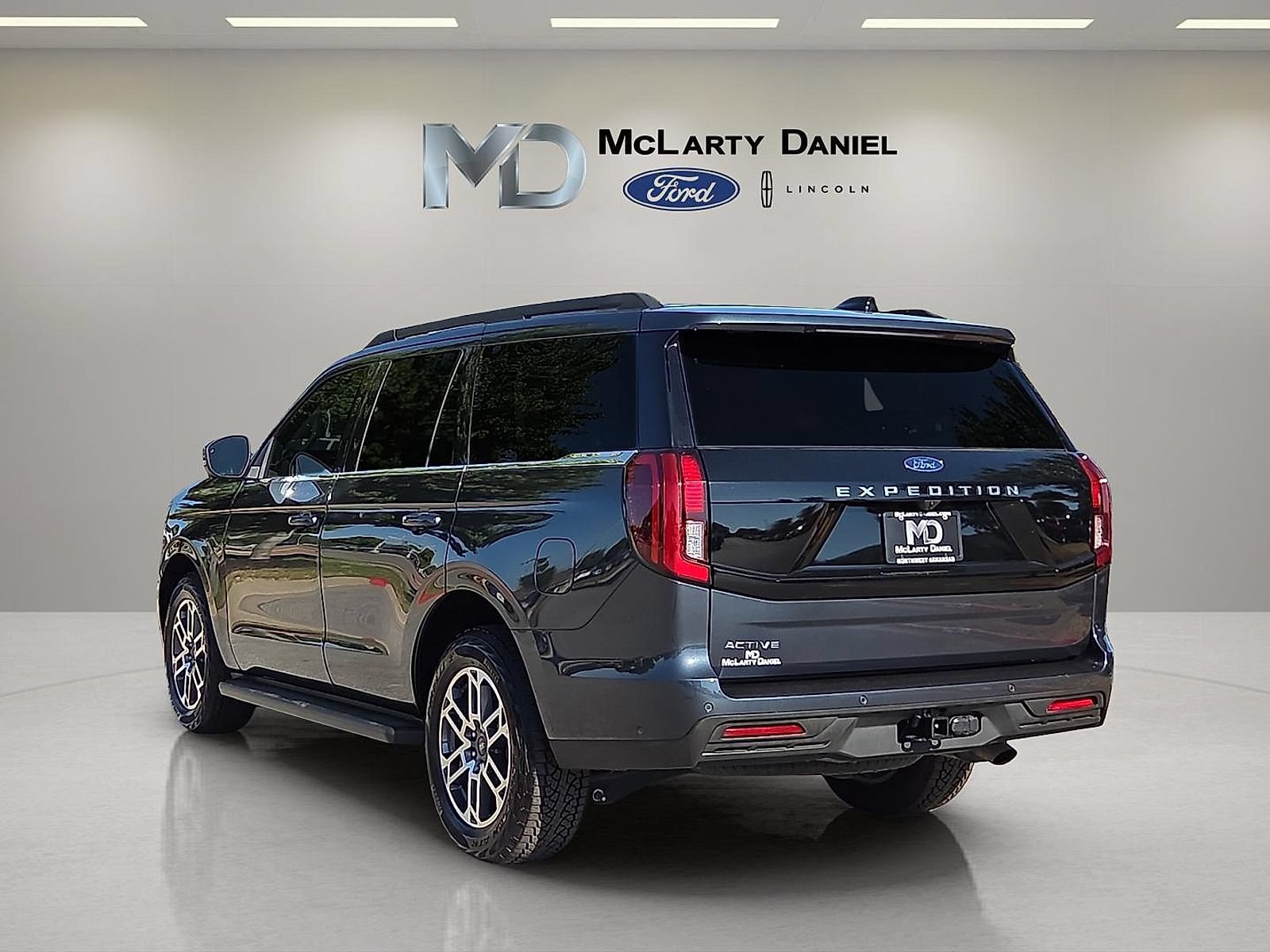 Used 2025 Ford Expedition Active AWD/4WD image 4