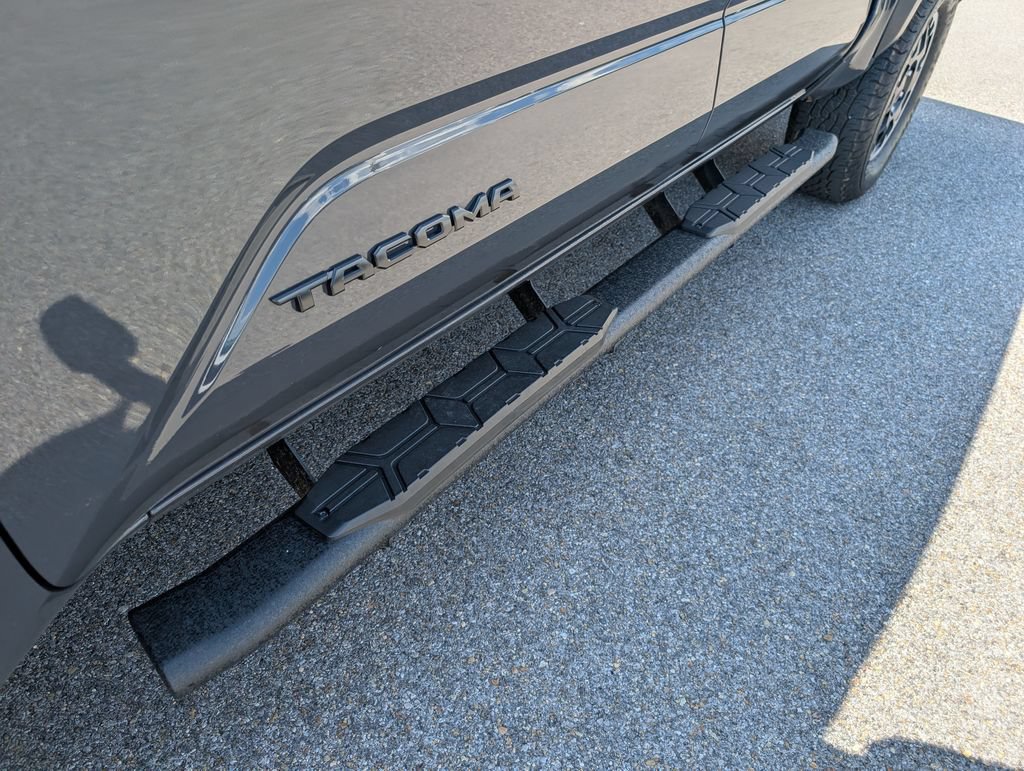 Used 2025 Toyota Tacoma TRD Off-Road AWD/4WD image 9