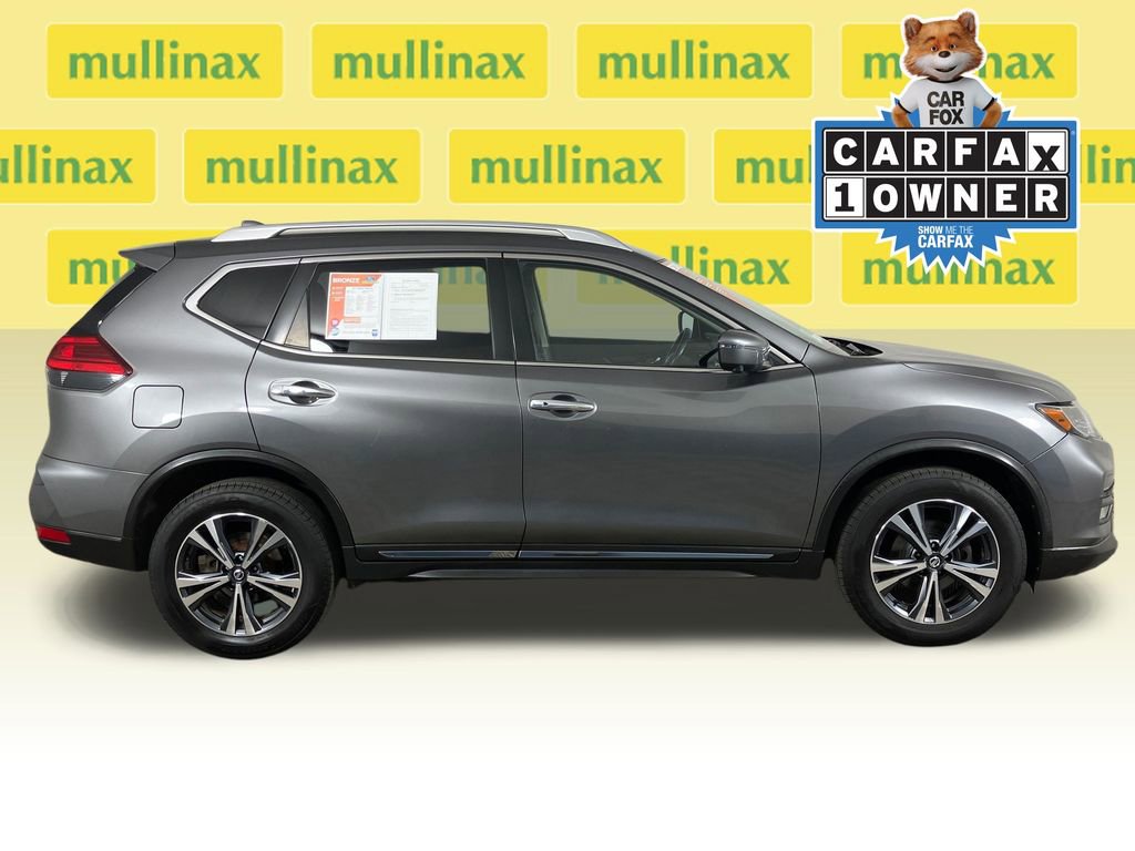 Used 2017 Nissan Rogue SL image 2