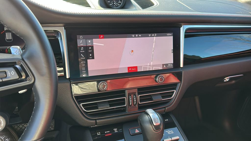 Used 2024 Porsche Macan Turbo image 20