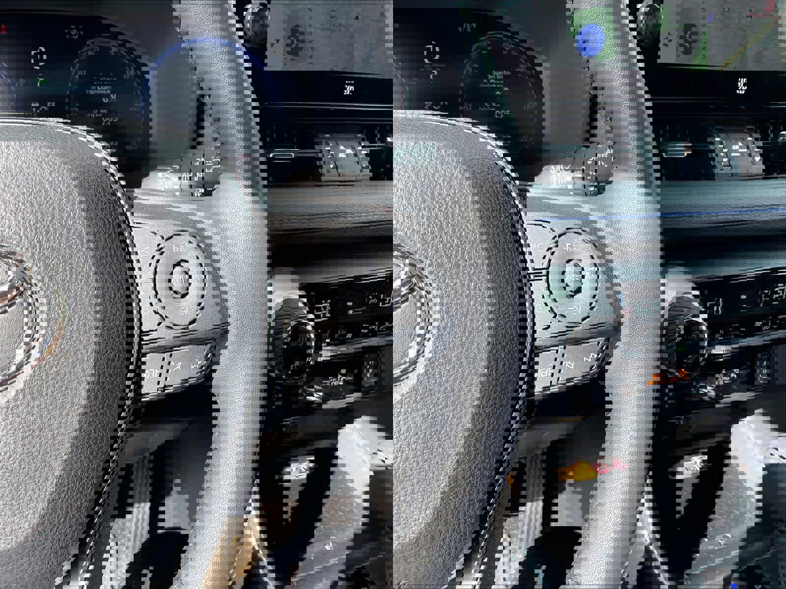 Used 2024 Toyota RAV4 XSE w/ Advanced Technology Package image 20