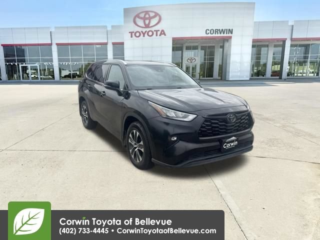 Used 2020 Toyota Highlander XLE AWD/4WD image 32